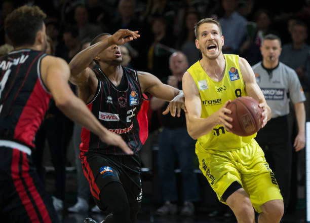 了3亿美元 了3亿美元